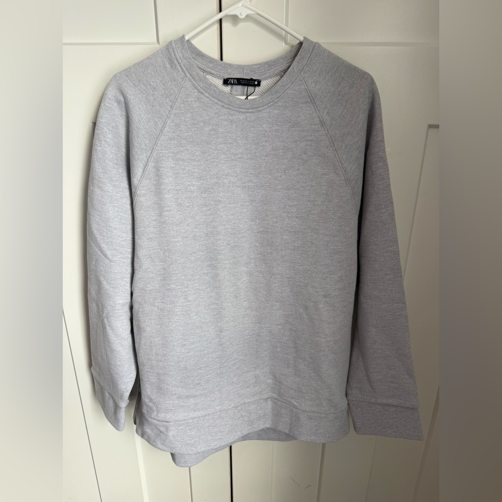 Zara NWOT Gray Crew Neck Sweater, cotton, size small but fits oversized.